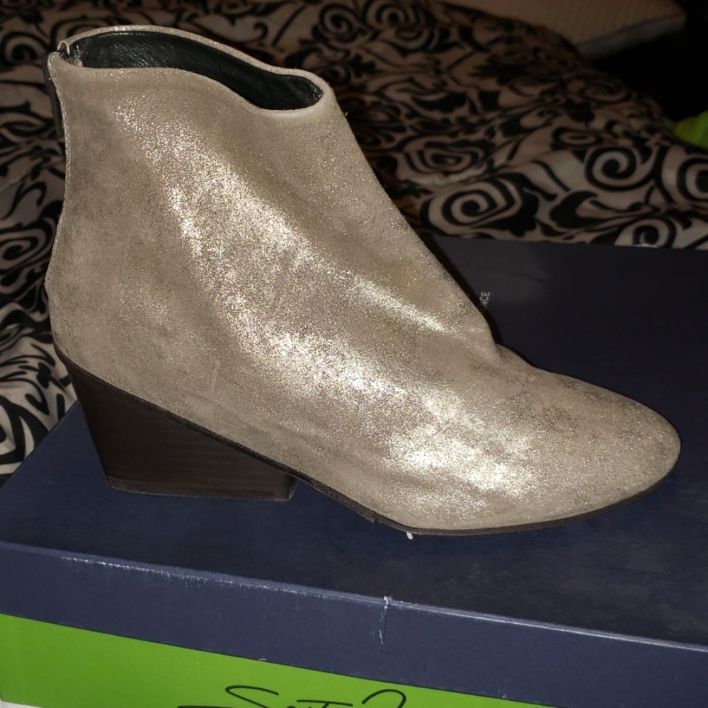 Women's booties